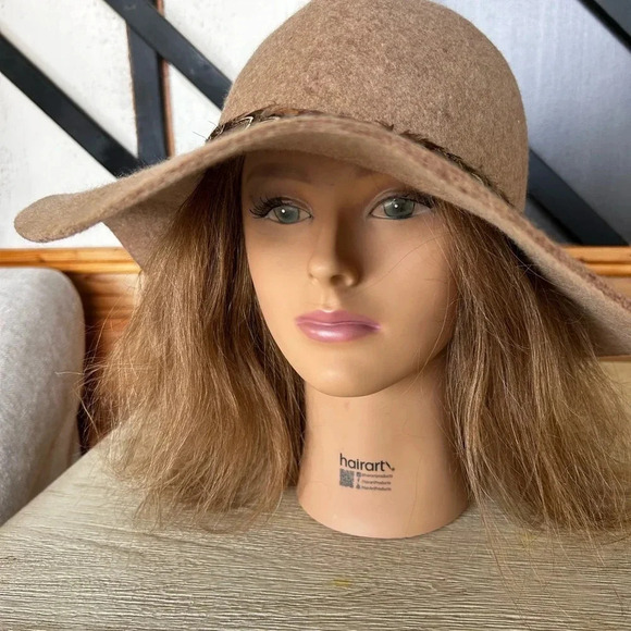 Tan/ brown women’s hat size medium - Picture 5 of 6